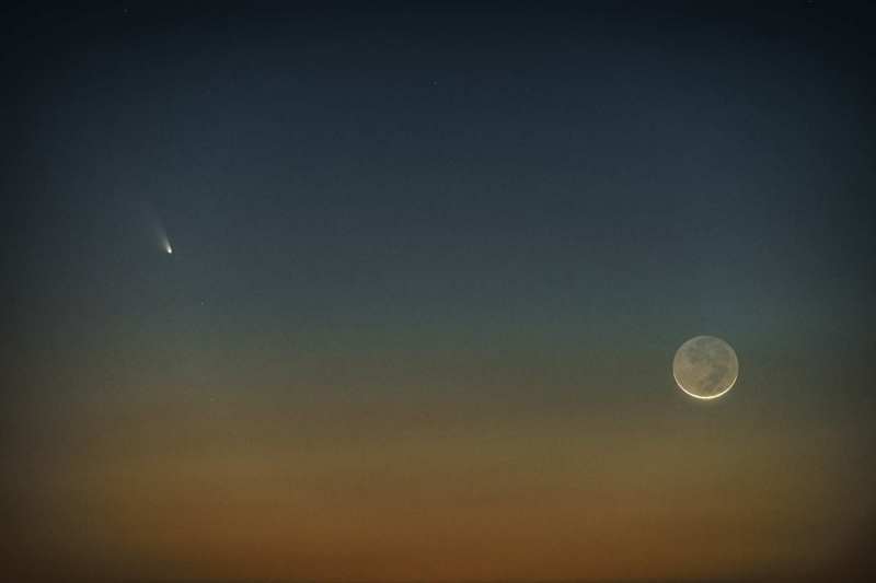 Comet PANSTARRS and crescent moon
